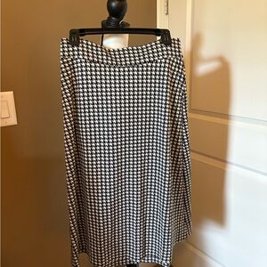 CAbi Black and White Houndstooth Skirt